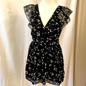 Super cute black white bird print ruffle top